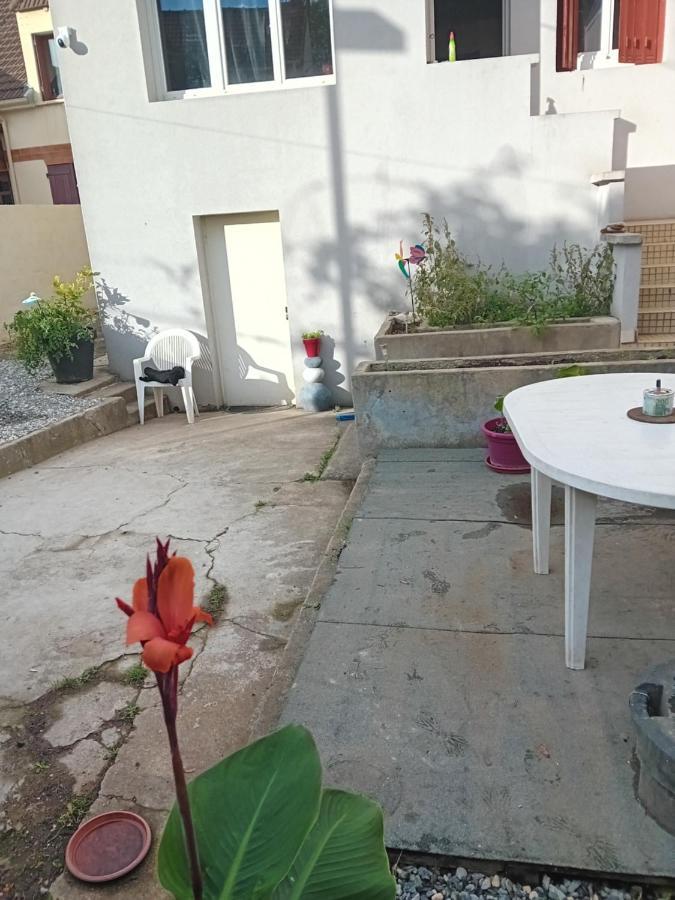 Une Maison En Ville Saint-Denis  Eksteriør billede